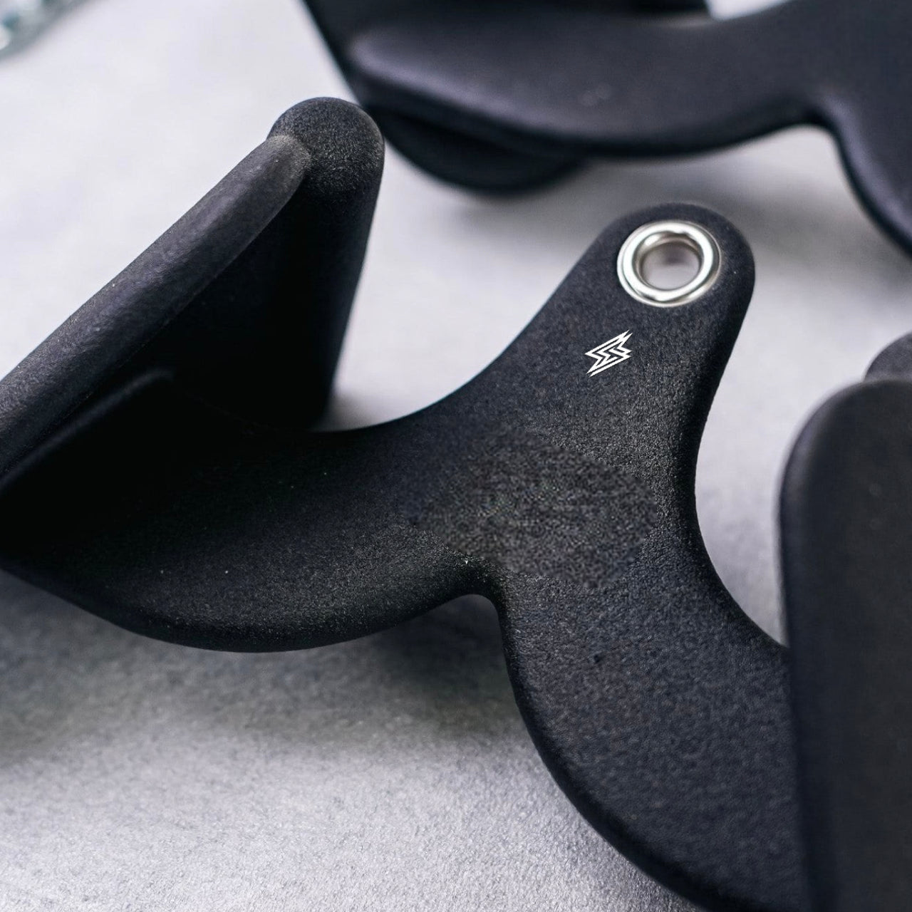 Best Cable Attachments For Gym – V-Bar, D-Handle, Tricep Rope