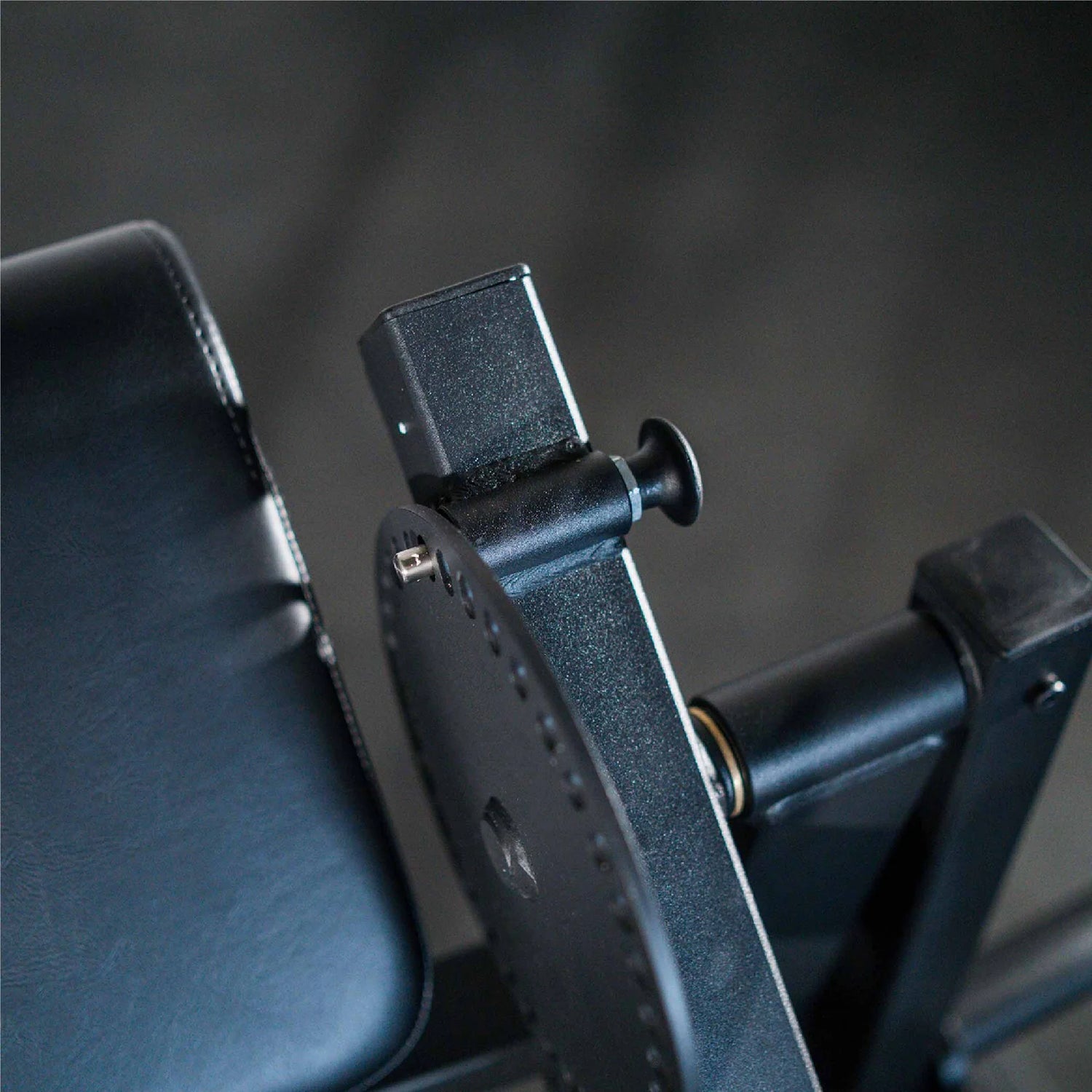 GymSets Preacher Curl Machine – Adjustable Seated Bench For Bicep Curls & Tricep Extensions. Commercial Steel Build, Olympic Plate-Loaded, Pro Comfort. Buy now
